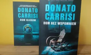 Książki Donato Carrisi: "Dom Głosów" i "Dom bez wspomnień". Kolejność czytania tych thrillerów z Pietro Gerberem wciągnie Cię w mroczne zagadki.