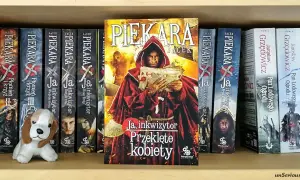 Okładka książki "Ja, inkwizytor. Przeklęte kobiety" Jacka Piekary na tle innych książek.