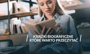 Młoda kobieta w okularach czyta książkę. Na półkach w tle widać wiele książek. Napis na zdjęciu: "Książki biograficzne, które warto przeczytać".