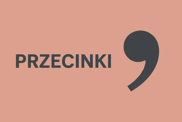 Szary przecinek i napis "PRZECINKI" na łososiowym tle.